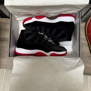 Jordan women Black and Red Sneakers